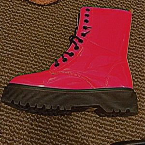 Oversized Shiny pink winter boots ..